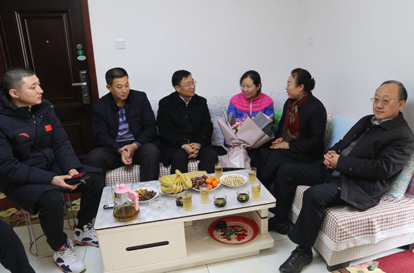 �����˵�Ӱ
���ֳ��ｨ������ʡѩ���˶�Ա�������ο��