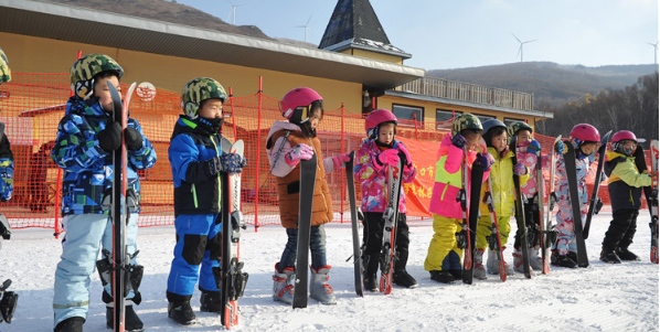 �żҿڣ���ѩ�˶���У԰����ͼ��