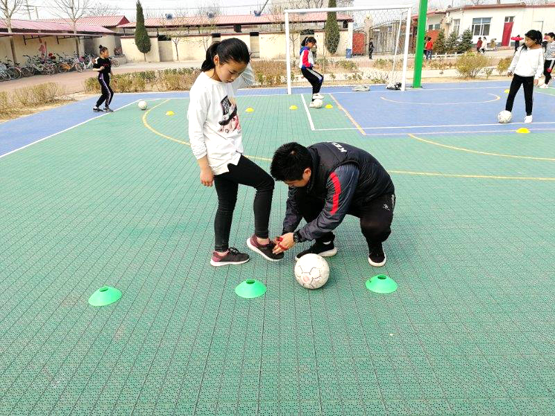 ��̨�г����˵�Ӱ
��չ��������������ƶ�