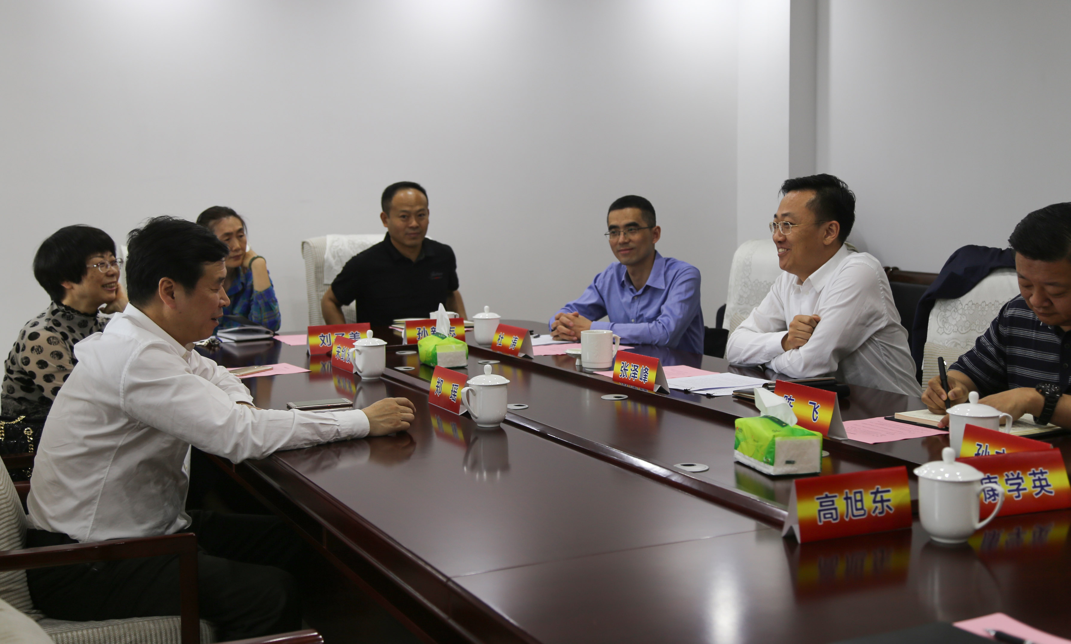 �㽭�����˵�Ӱ
�ֳ�֣��һ�е������˵�Ӱ
���콻��