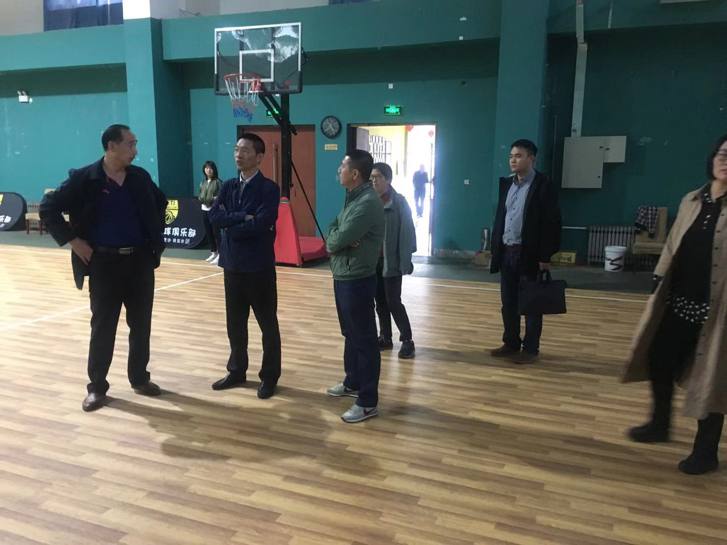 �����˵�Ӱ
���ֳ���浽ˤȭ�����ĵ��а��˱�ս����