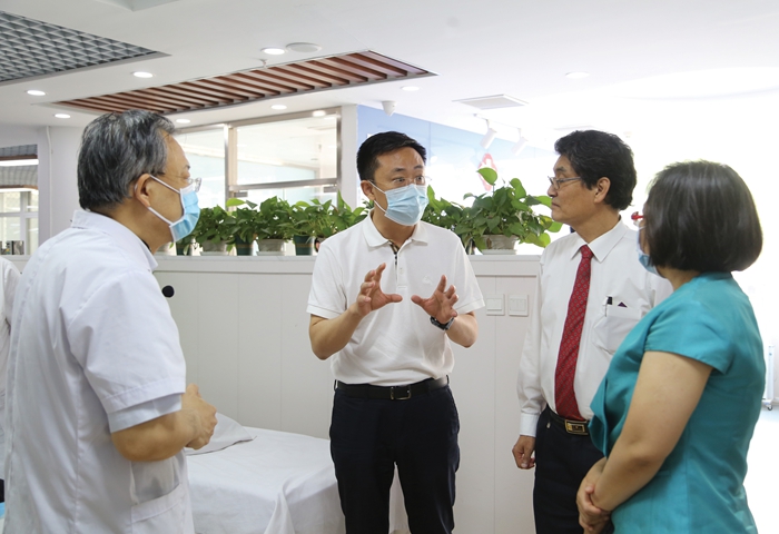 �����˵�Ӱ
���кӱ������뽡���ںϷ�չ����