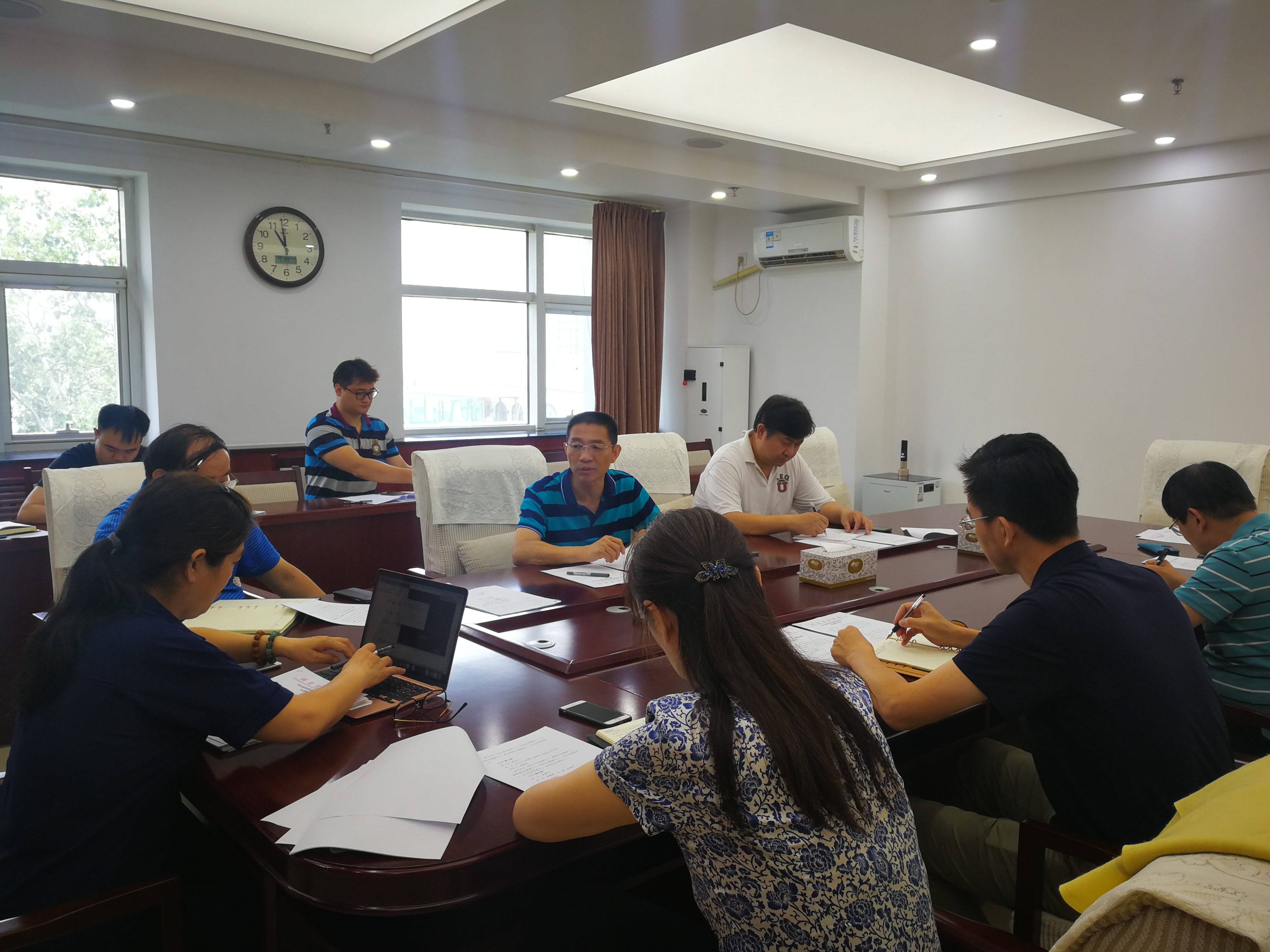 ������� �Ž�ܽ�  �����˵�Ӱapp
�ٿ���ս�����쵼С��칫�ҵ�һ�λ���