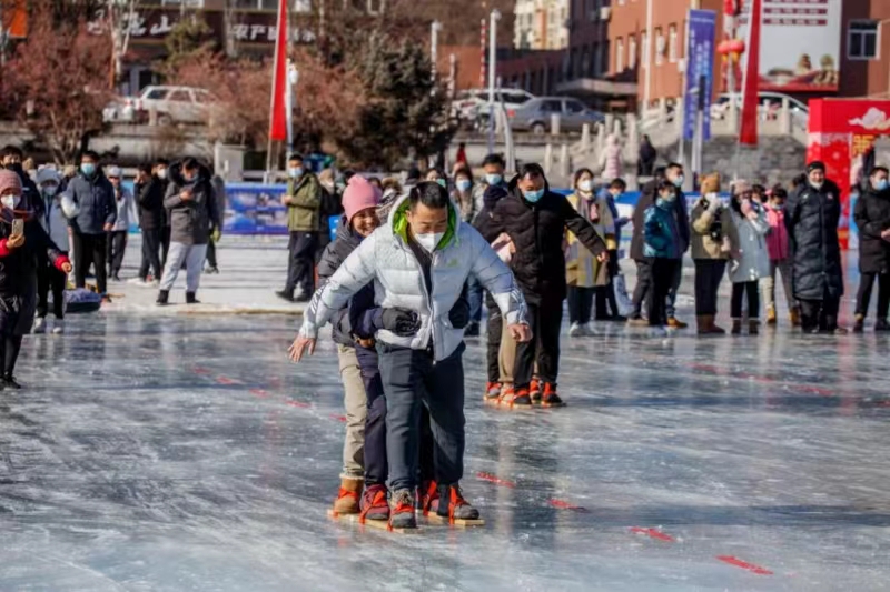 <b>�ӱ�ʡȺ���������᳹�幤�ᾫ�񡪡� �е£������ռ��ƹ��ѩ�˶�</b>