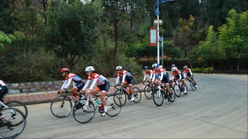 �ӱ�ʡ���г����˶��Ӵ����ڼ䡰�����ȡ������ڶ�ѵһ�߿̿�ѵ��