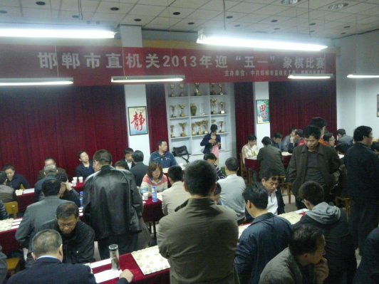 ������ֱ����2013��ӭ����һ��Χ�塢�������Բ����Ļ