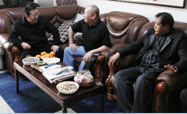 �����˵�Ӱ
�쵼����ǰ������ͬ־