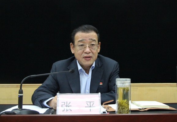 �����˵�Ӱapp
�ٿ����˼������۶�Ա�� ��ƽ��ϯ���鲢����