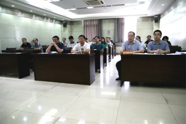 �����˵�Ӱ
�ٰ����б�׼����Ч������ѵ��