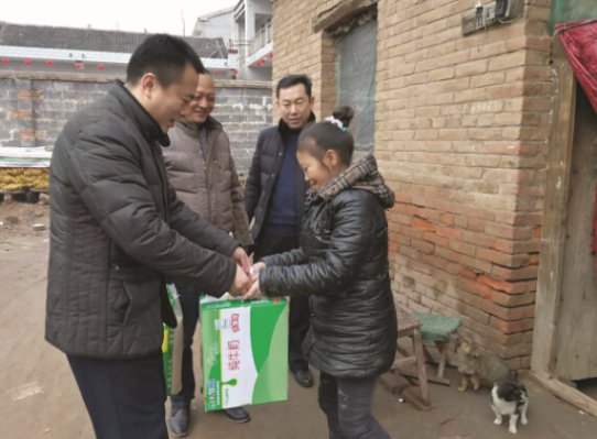 �����г����˵�Ӱ
��κ��ο�ʰ��������Ⱥ��