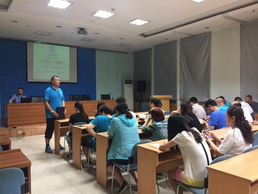 �����˵�Ӱ
�ݾٰ콡���뼱��֪ʶ��ѵ