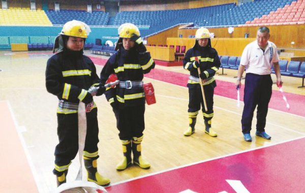 �����˵�Ӱ
�����ΰ�����������ȫ����