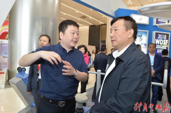 <b>�����˵�Ӱ
��ҵ�״���������˹������</b>