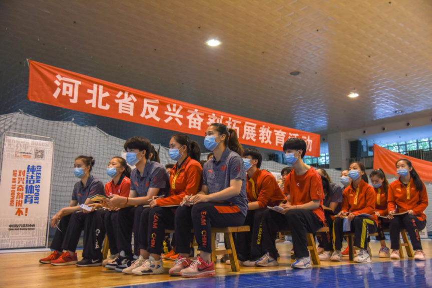 �����˵�Ӱ
��չ���˷ܼ���չ�����