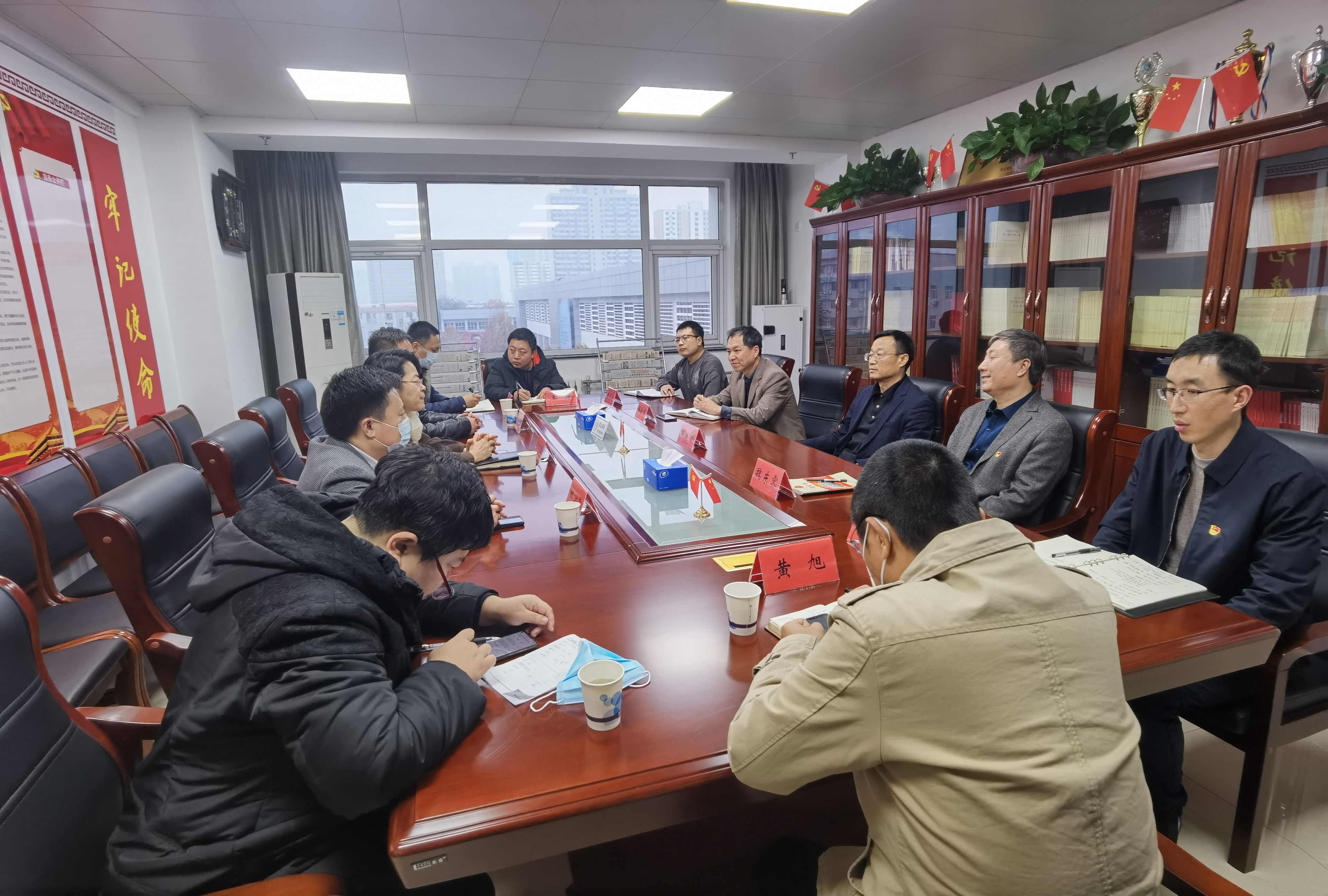 �����˵�Ӱ
�볤���������ٿ���˫�ʼơ�����ר����̸��