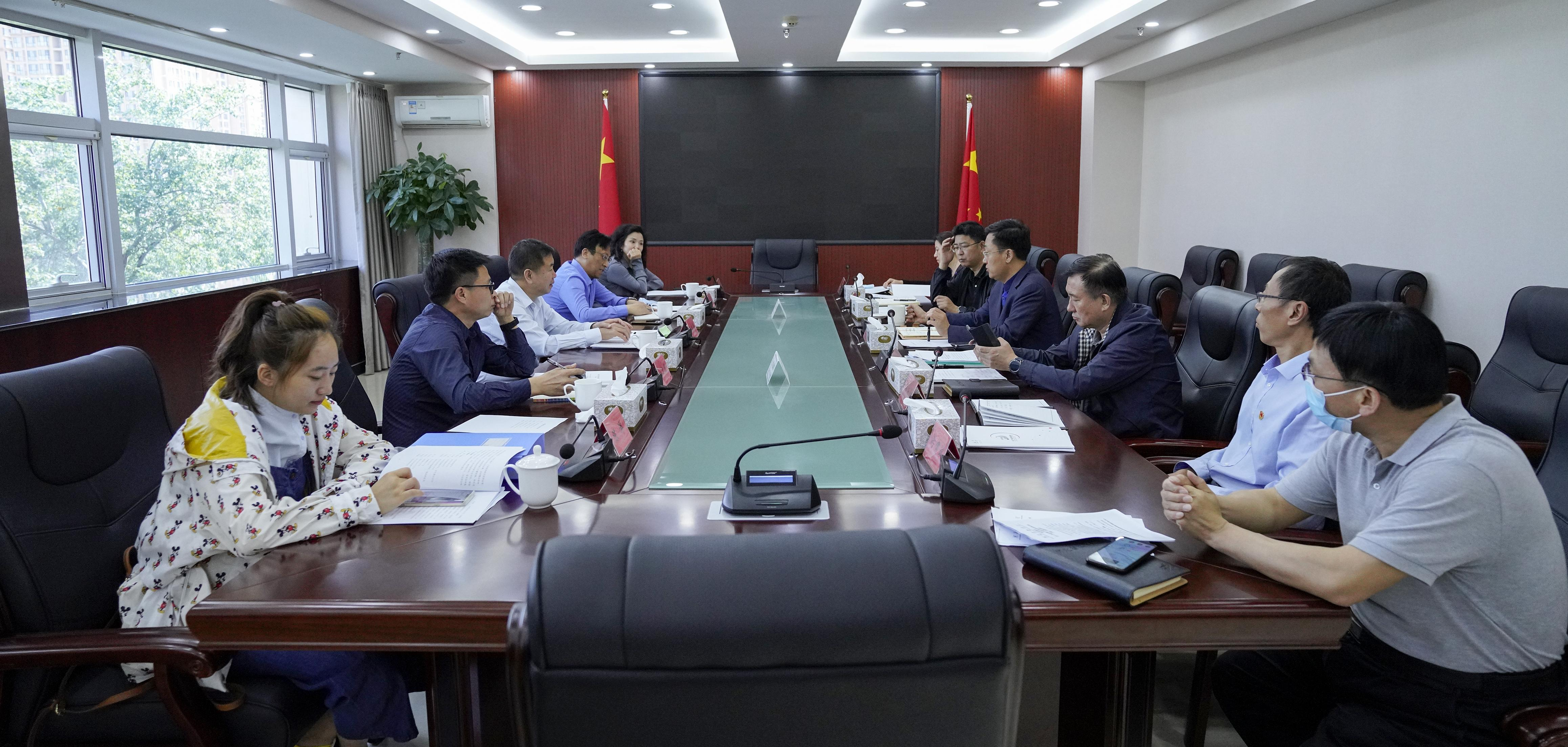 �����˵�Ӱ
��ӱ������Ϣ���ž�����̸��