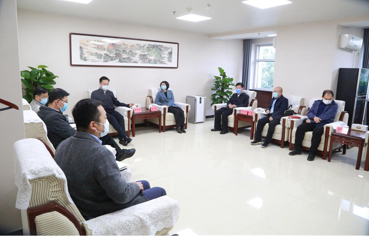 �����˵�Ӱ
�볤����ý�弯���ٿ�������̸��