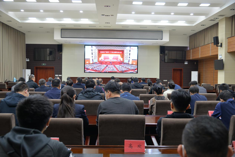 <b>�����ܷ� ����ǰ�� �����˵�Ӱ
ϵͳ��֯�տ����Ķ�ʮ��Ļʢ��ֱ��</b>