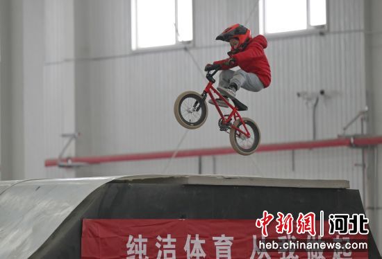 �ӱ�ʡ��ʮ�����˶�������ʽС�ֳ�Ԥ�����ػʵ�����