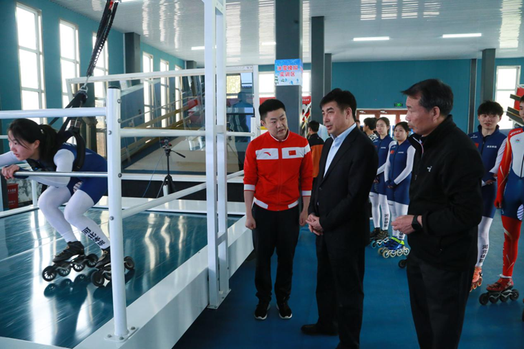 ���븰�����˵�Ӱ
����