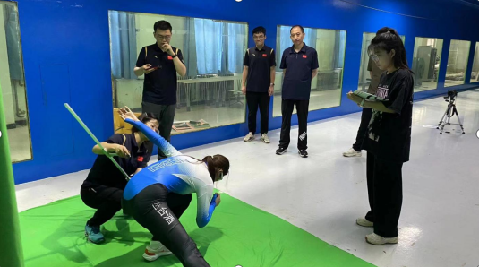 �������ʯ��ׯ������ѧ��չ����������Ŀ�綴�о����л