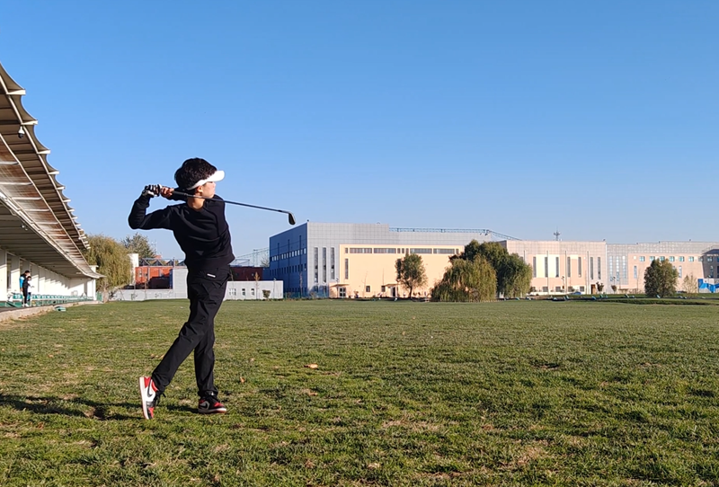 �����˵�Ӱ
��ѧ�����ճ�������Щ�˶�������Χ�ۣ�