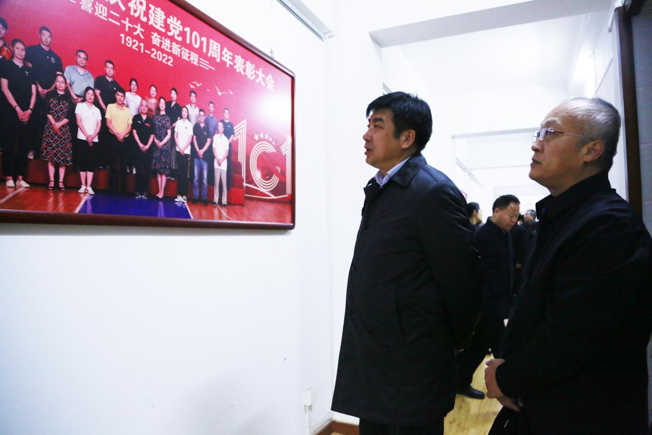 <b>���븰�����˵�Ӱ��չ�������ĵ���</b>