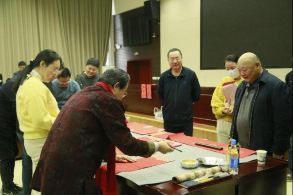 ־Ը�͸�����ζ���Ӻ���īӭ���꣡�����˵�Ӱ
��չ��д���������´����