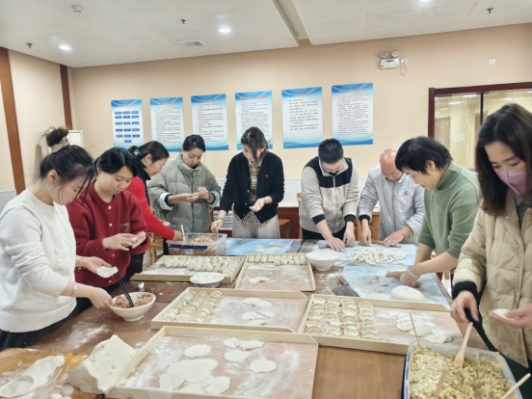 ����ӭ�´� ���ְ����� �����˵�Ӱ
�ݿ�չӭ�´������ӻ