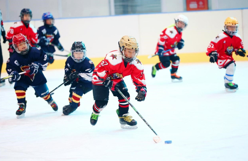 <b>�ӱ�ʡȺ����������ѩ����ȳ�������ɽ��һ���������� ��ȼ��ѩ����</b>