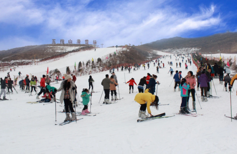 �ӱ�ʡȺ����������ѩ����ȳ�������������д��ѩ���� ׷���ѩ����