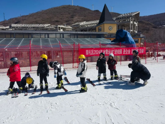 �żҿڿ�չ2024���ѩ�˶�����У԰������ҵ�������ء���ѩ��ѵ�