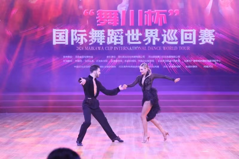 2024�й���ʯ��ׯ���质���������赸����Ѳ�����ڳ����˵�Ӱ
��¡�ؿ�Ļ