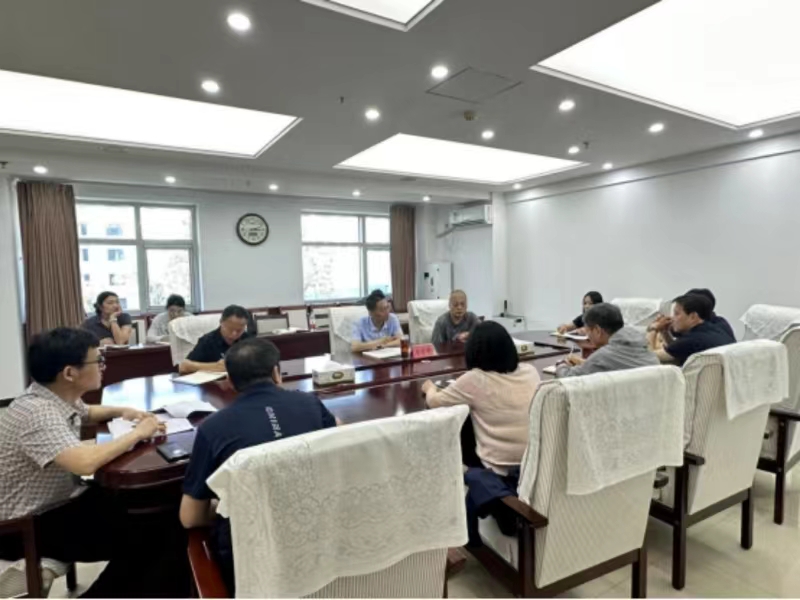 �����˵�Ӱ
�ٿ������˶�Աת����ѵ�������Ȼ�