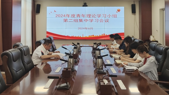 �����˵�Ӱ
��������ѧϰС�鿪չ����ѧϰ