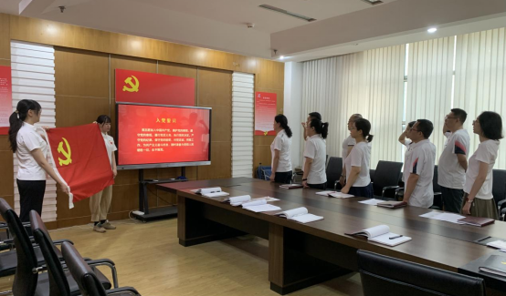 �������Ŀ�չ��ѧ���� ǿ���� ӭ��һ�����⵳�ջ