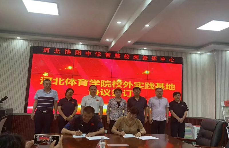 �����˵�Ӱ
��԰������ѧУ�������ľ������������ƪ