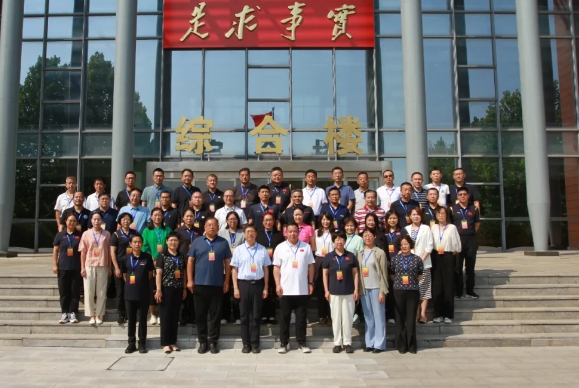 �����˵�Ӱ
������ȸɲ�ѧԺ�ٰ쵳Ա�ɲ���������������