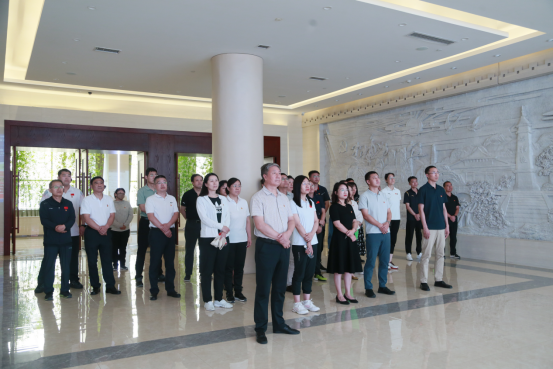 �����˵�Ӱ
���ӱ�ʡ��ʾ�������ؿ�չ��ʾ�����