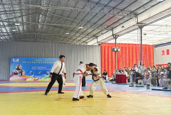 �����ܰ����ꡱ2024�����й�ʽˤ��У԰���˹��������ȷ�����