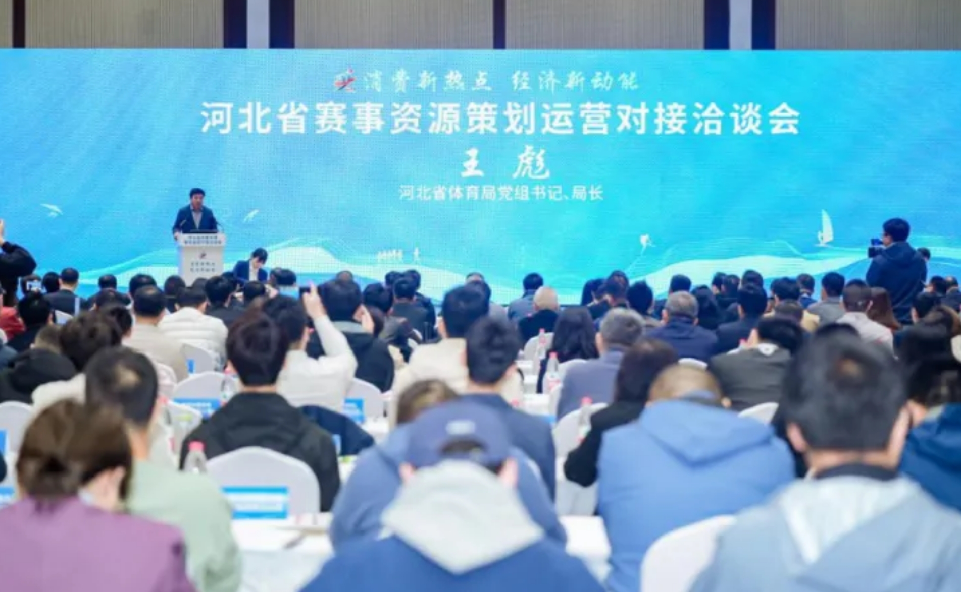 �����˵�Ӱ
���»�����չ������Ȧ��