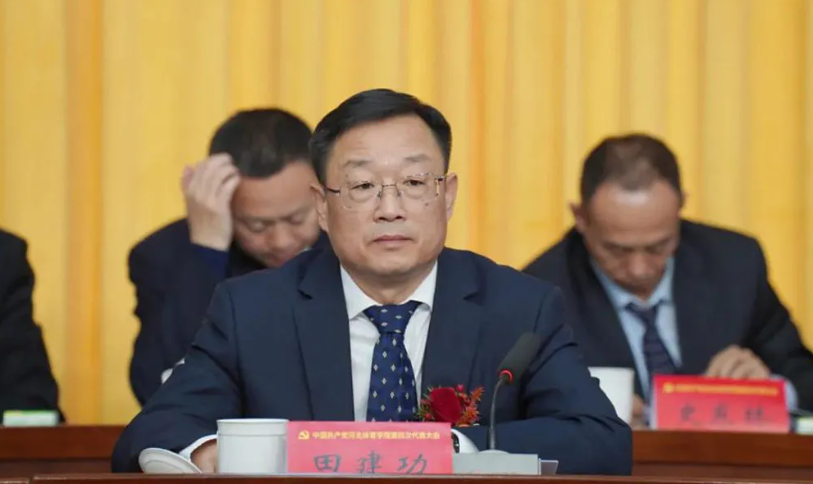 <b>�й������������˵�Ӱ
���Ĵδ������¡�ؿ�Ļ</b>