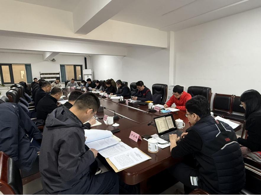 �����˵�Ӱ
���崦һ�и����������ֶܾ��������ܰ�Խ����³а칤��