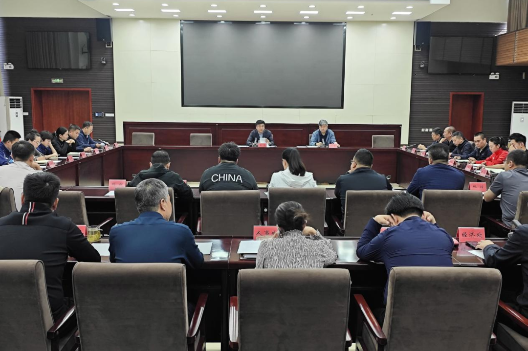 <b>�����˵�Ӱ
�ٿ��쵼���Ӻͳ�Ա����������鼰����������̸��</b>