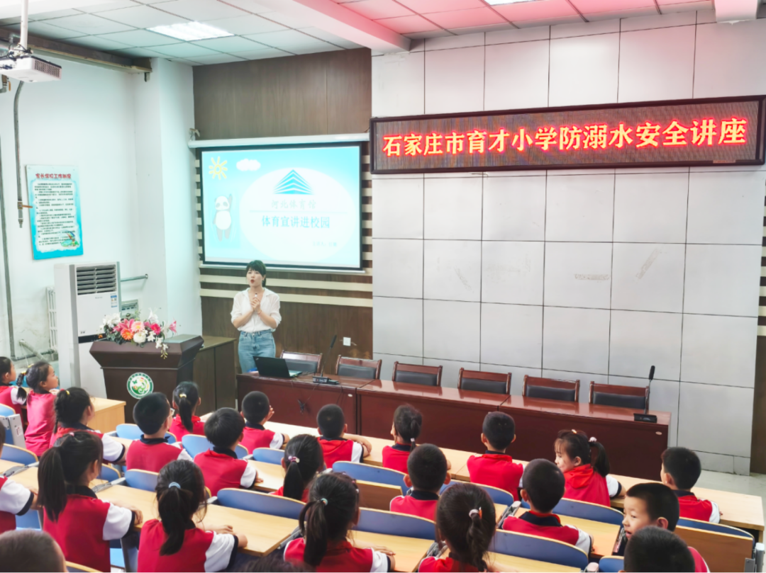 �����˵�Ӱ
�ݡ�����������У԰����߽�ʯ��ׯ������Сѧ